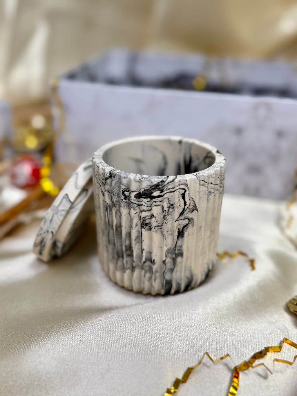 Bordázott márvány hatású tégely