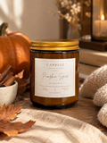 Candlez Pumpkin Pie sütőtökös pite kézműves szójaviasz illatgyertya tök fahéj vanília illattal, fakanóccal elegáns borostyánszínű pohárban őszi otthoni dekoráció