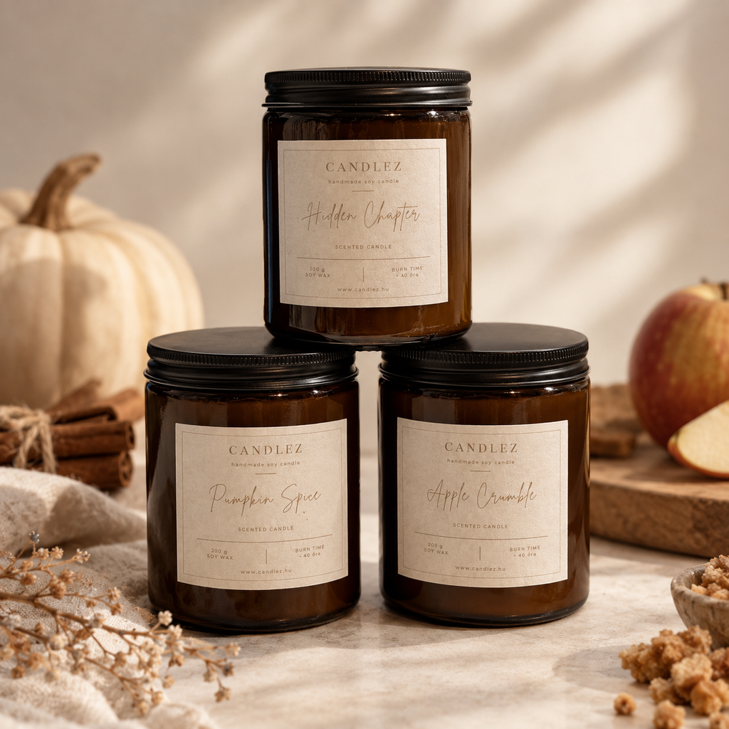 Illatgyertya borostyán színű üvegben fakanóccal Pumpkin spice, almás fahéjas illatban